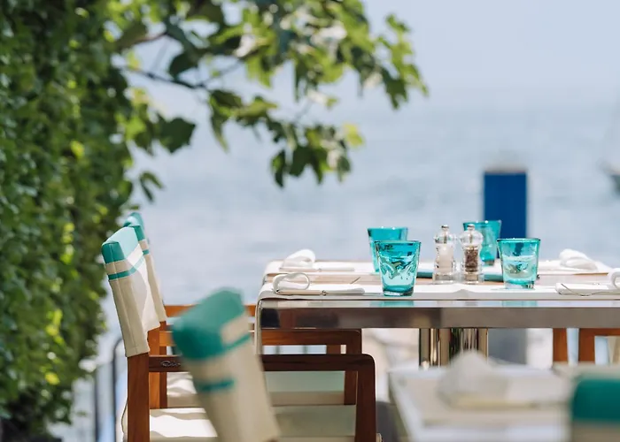 Eden Roc Marina Hotel